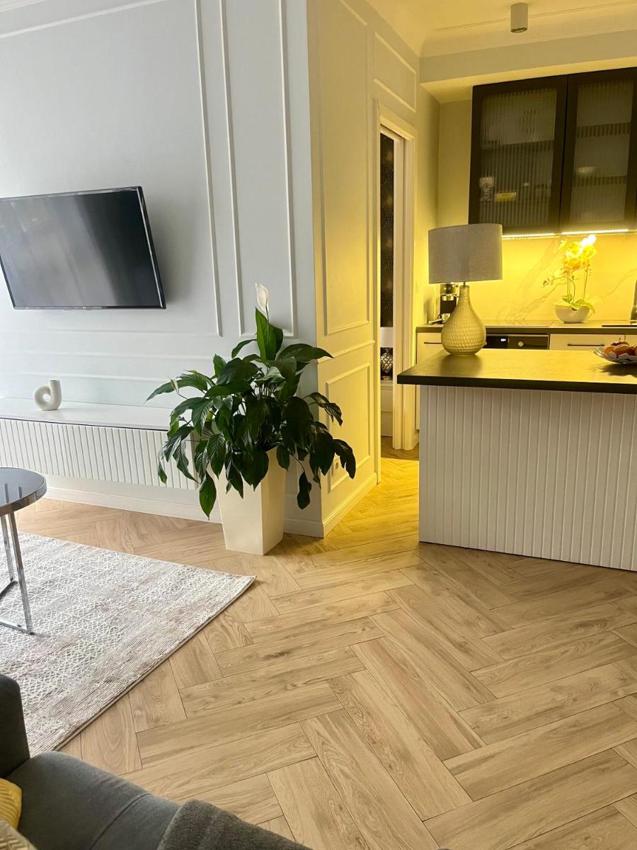 Apartamenty Kielce- Apartament Zacisze -Komfort przy Baseny Tropikalne, faktura, parking, centrum - Housity