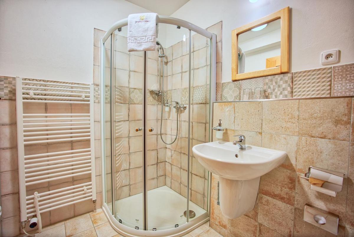 Penzion Pivnice - Jítravský Dvorec - Housity
