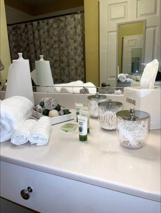 Luxury Miami 2br Townhouse Near Stadium !! - Housity