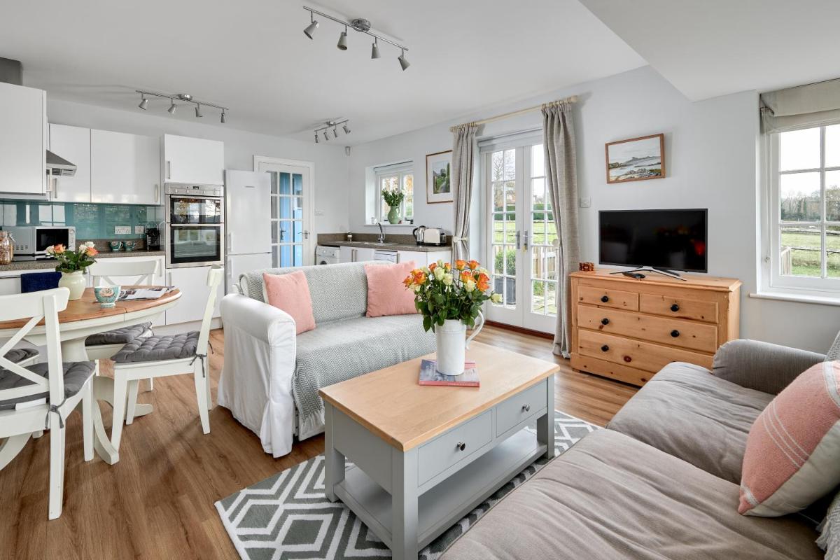 Garden flat near Goodwood with stunning views - Housity