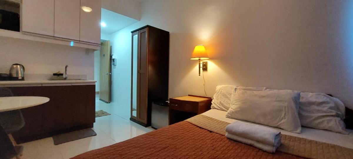 Roxas Blvd Stunning Studio Condo Near US Embassy - Hizvo