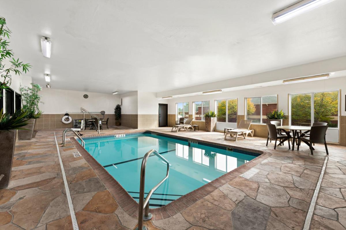 Comfort Suites Kansas City-Liberty - Housity