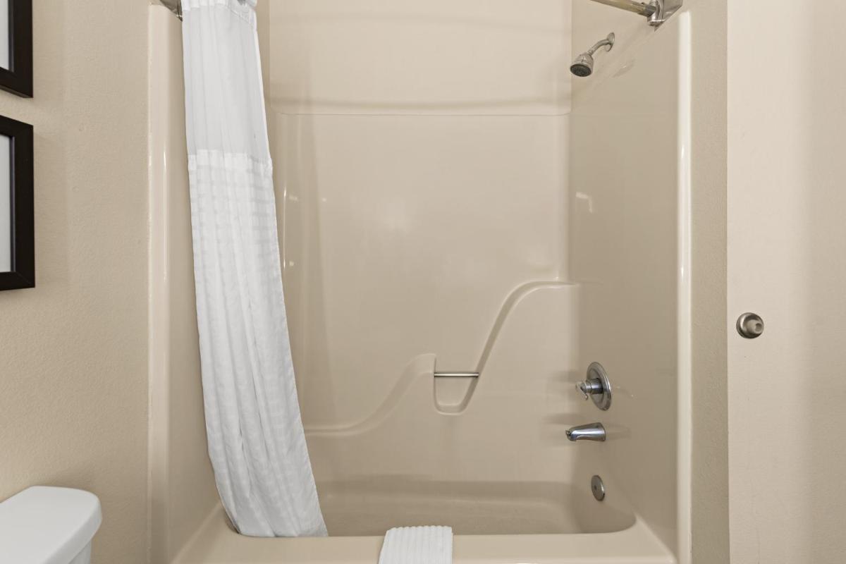 Comfort Suites Kansas City-Liberty - Housity