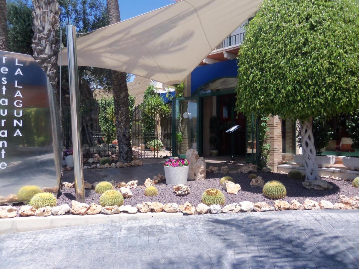 Jardín al aire libre en Hotel La Laguna Spa & Golf
