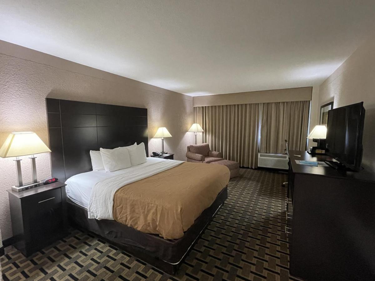 Quality Inn & Suites - Housity