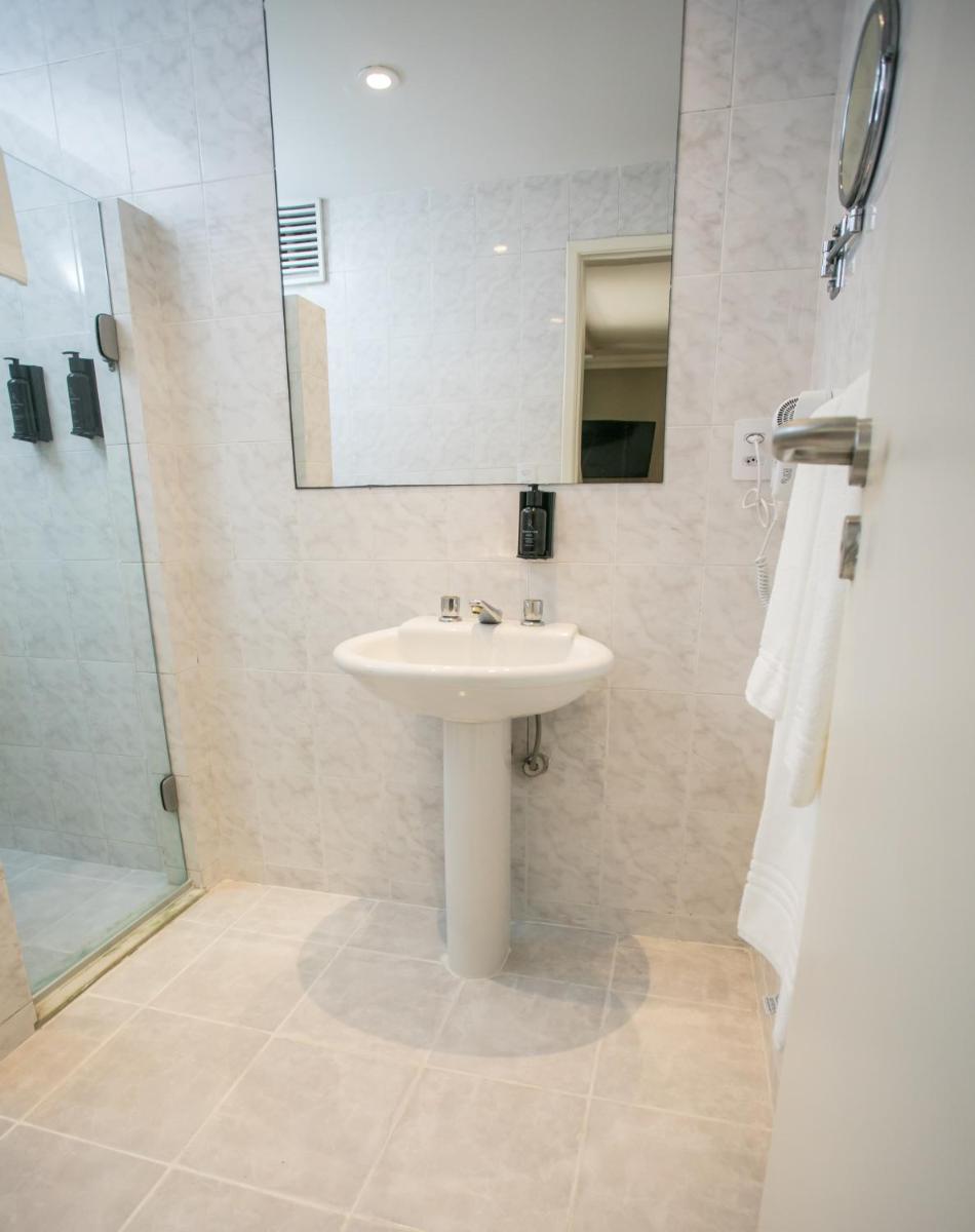 Regency Park Hotel - Housity