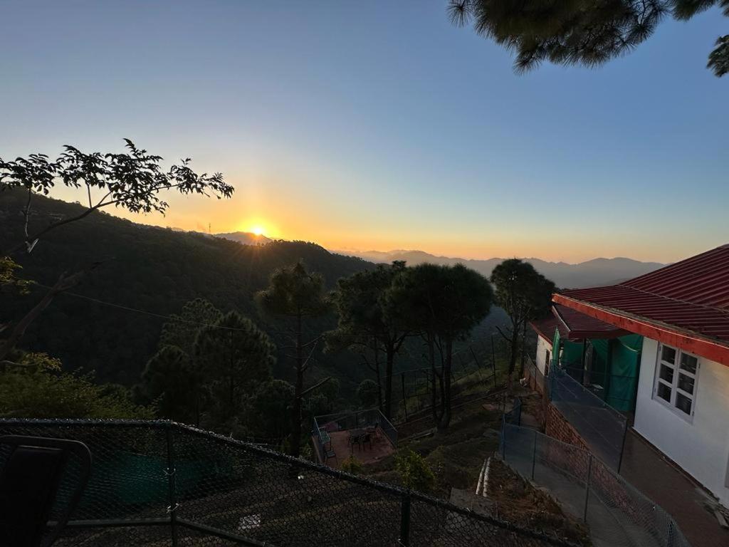 Popping Pines Resort - Housity