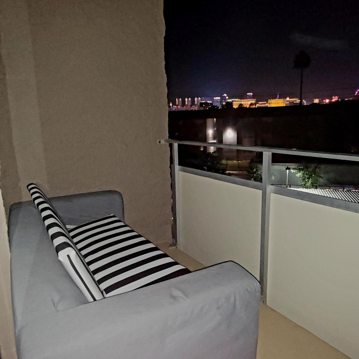 Pool View Condo near UNLV - Housity