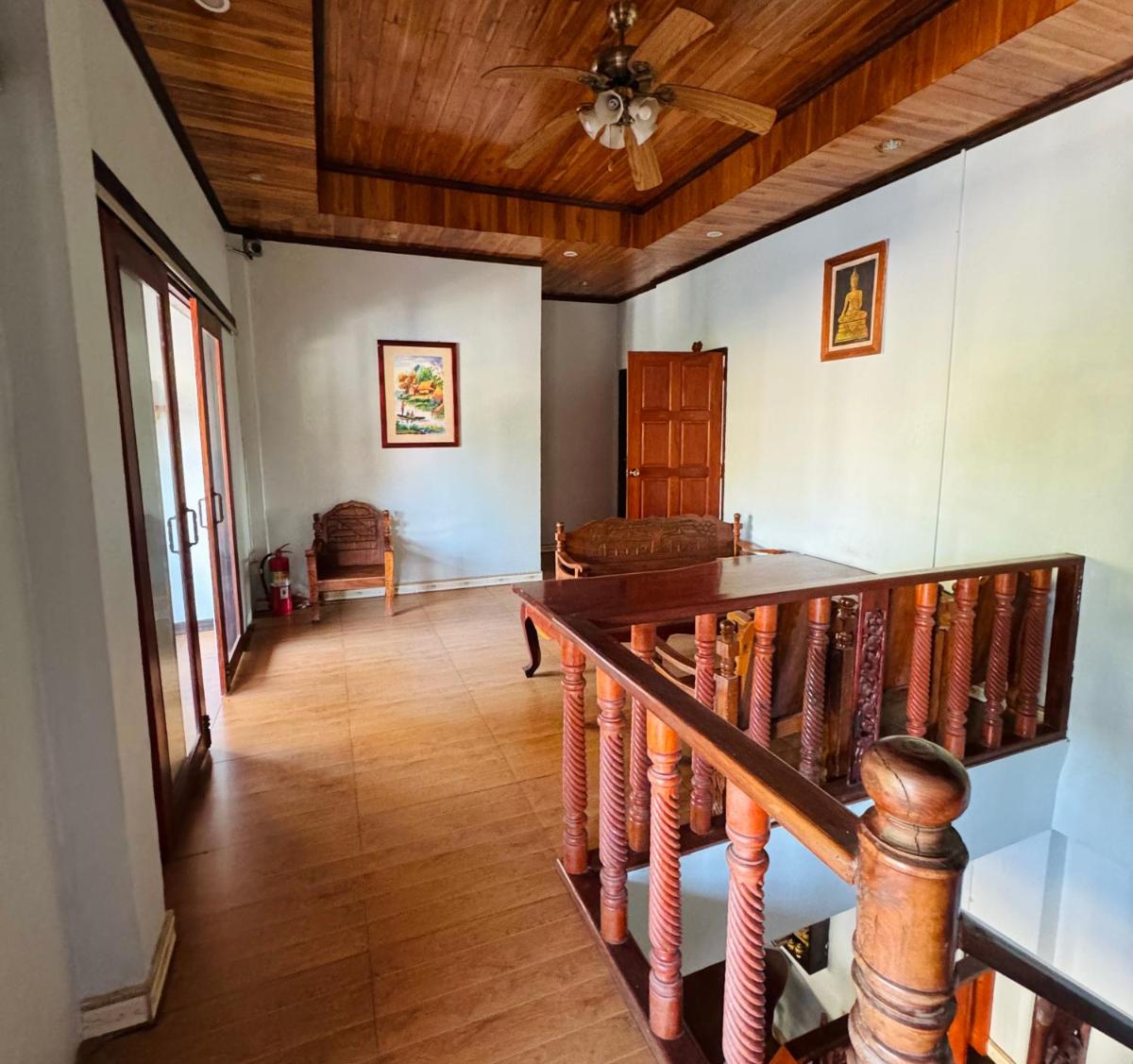 Singrarat Hotel - Housity