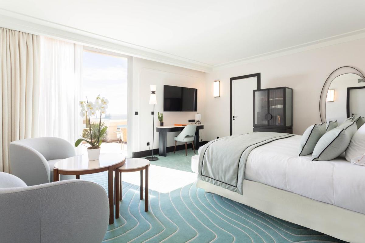 Télévision ou salle de divertissement dans l'établissement Mondrian Cannes