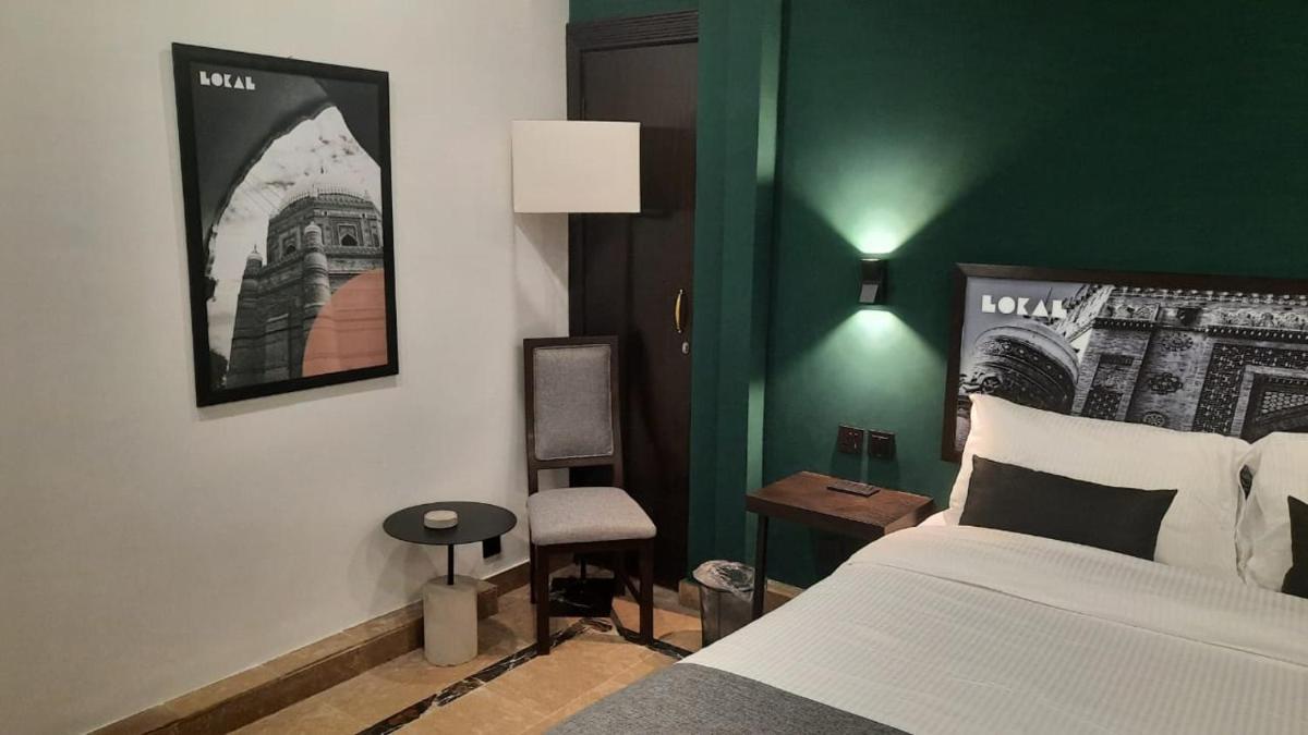 Suitetrails - LOKAL Rooms x Multan (City Center)