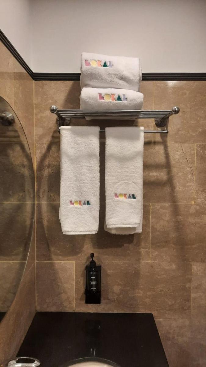 Suitetrails - LOKAL Rooms x Multan (City Center)