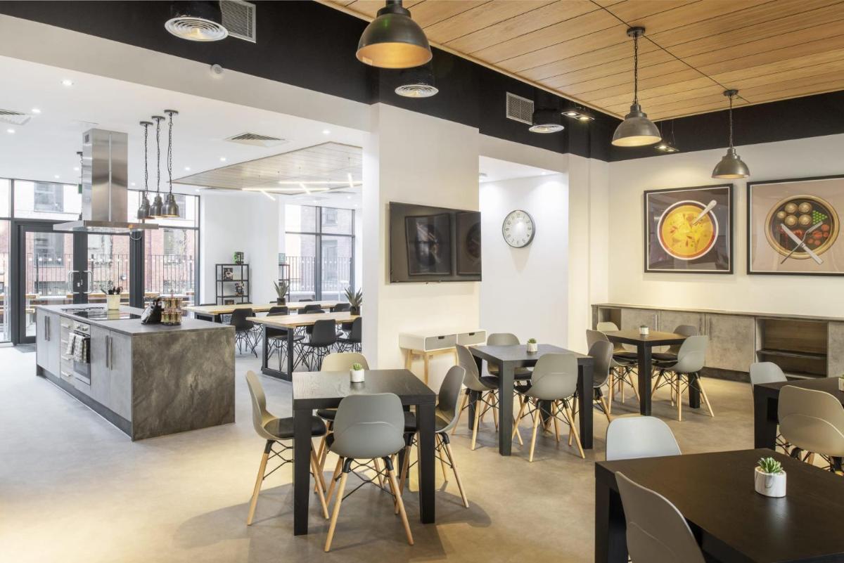 For Students Only Cozy City Living Studio Apartments at Hollis Croft in Sheffield - Housity
