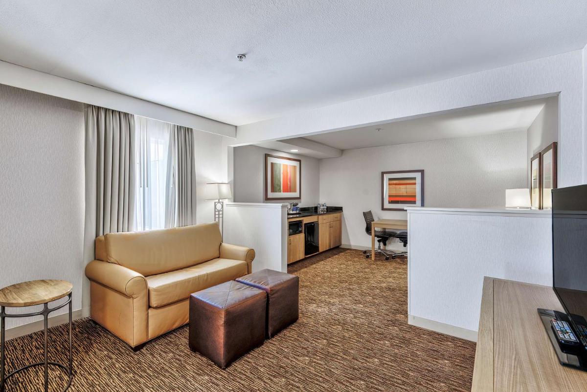 DoubleTree by Hilton Vancouver - Housity