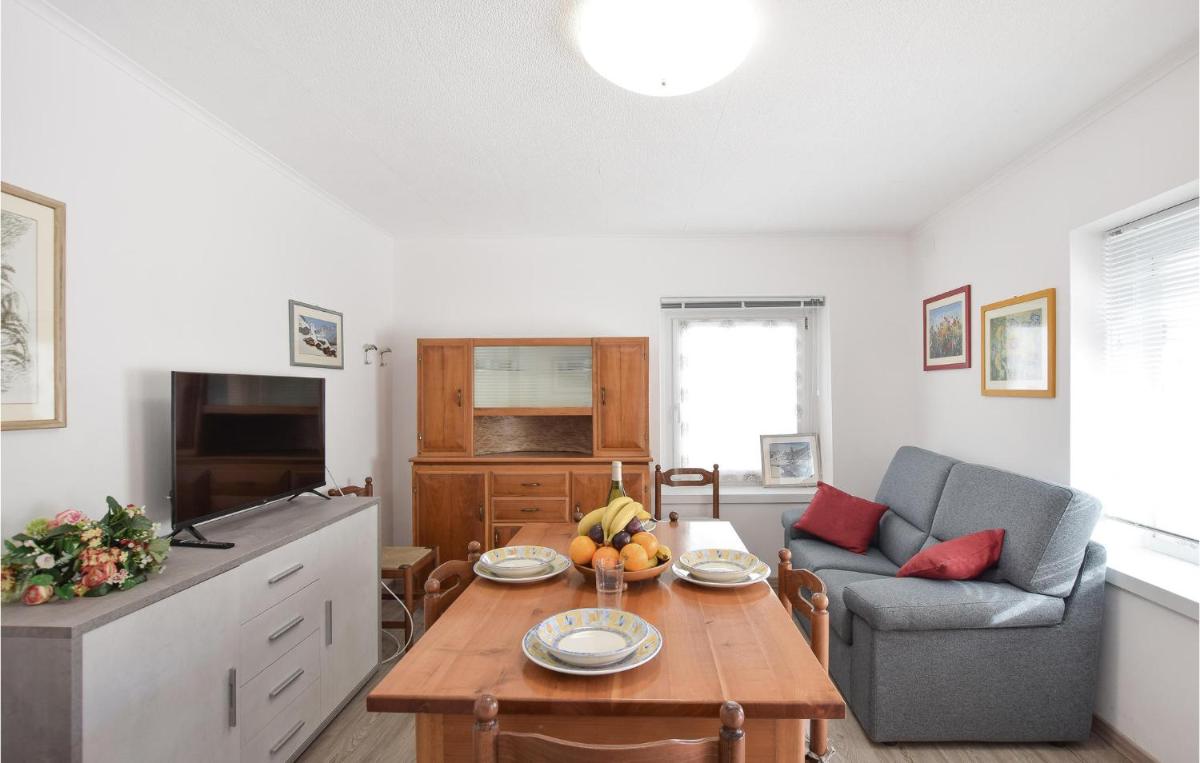2 Bedroom Gorgeous Home In Lamon - Housity