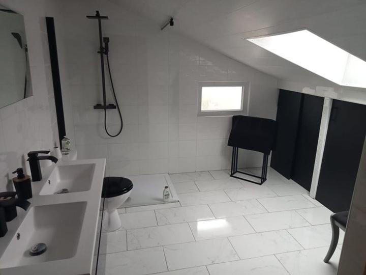 Chez Valou et Mika - Housity