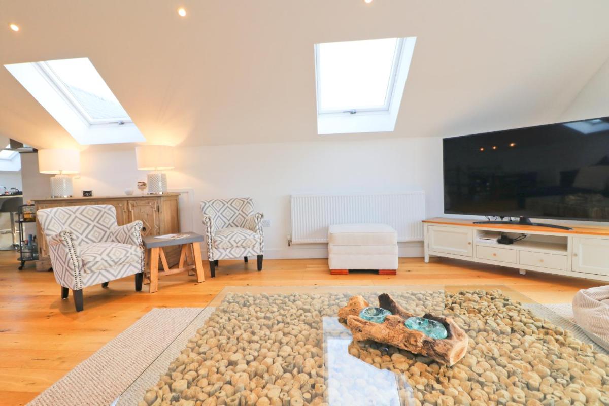 Luxury holiday home near several sandy beaches - Housity