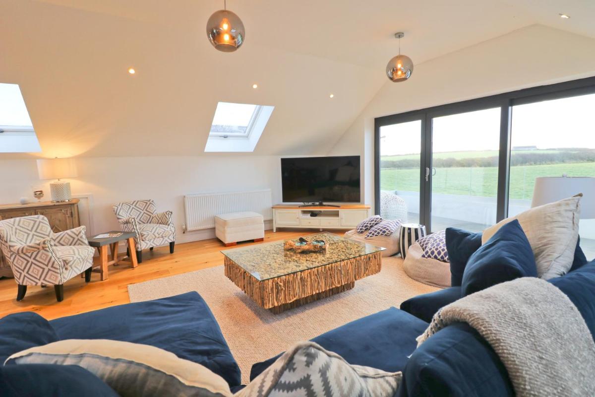 Luxury holiday home near several sandy beaches - Housity