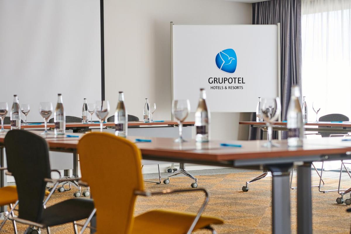 Zona business o sala de conferencias en Grupotel Playa de Palma Suites & Spa