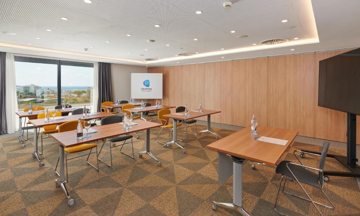 Zona business o sala de conferencias en Grupotel Playa de Palma Suites & Spa