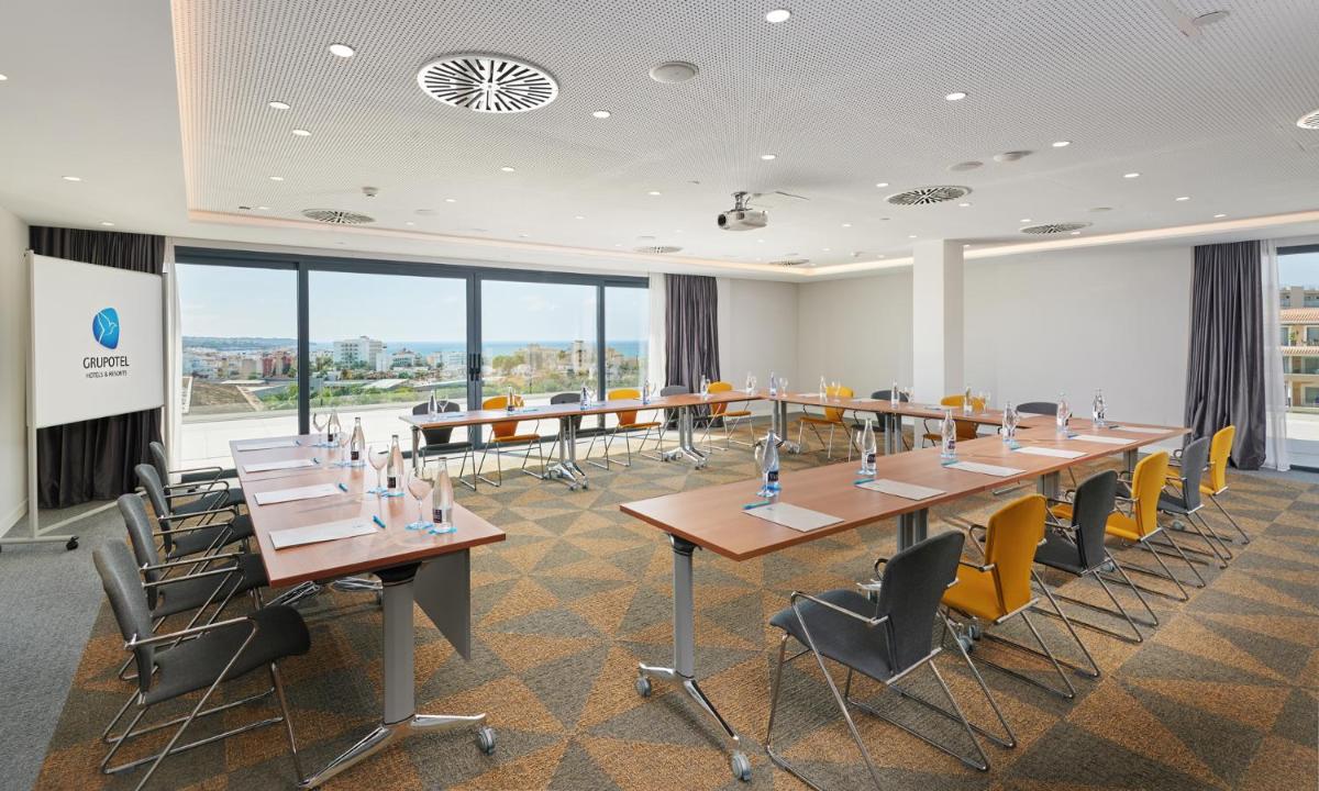 Zona business o sala de conferencias en Grupotel Playa de Palma Suites & Spa