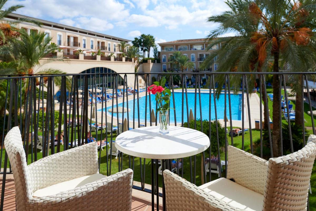 Piscina en o cerca de Grupotel Playa de Palma Suites & Spa