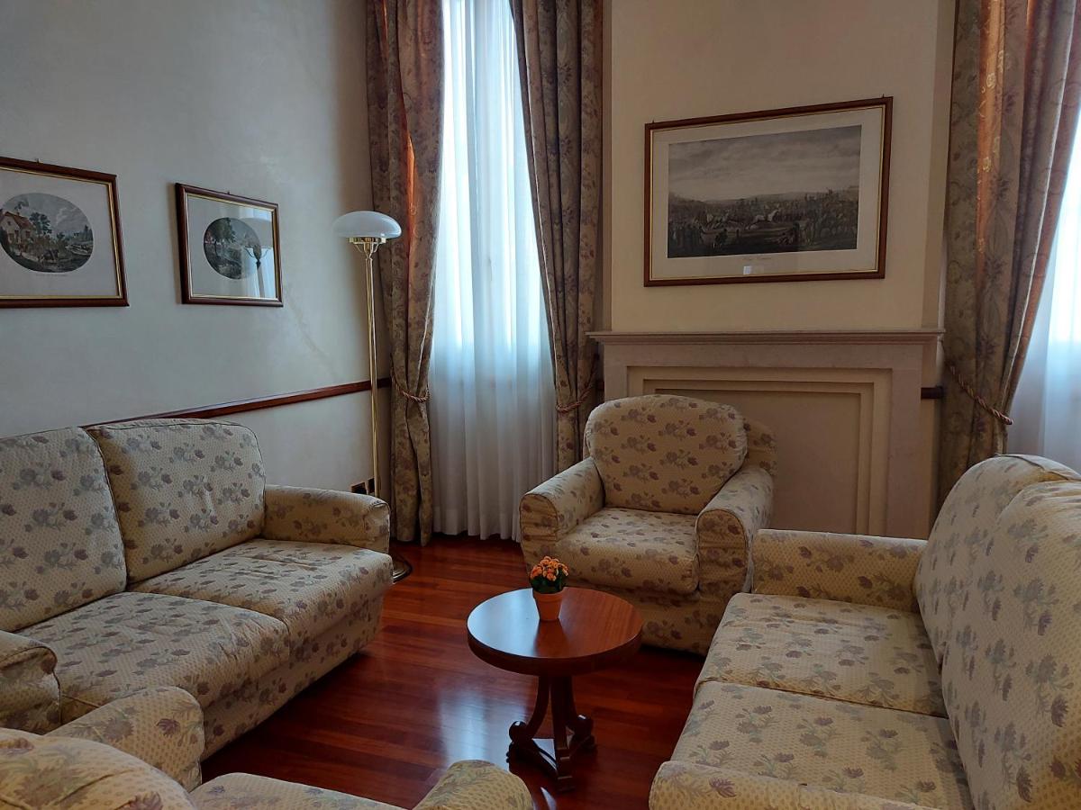 Phi Hotel Dei Medaglioni - Housity