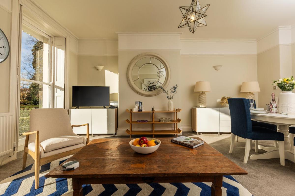 24 Montpellier Spa Road - Housity