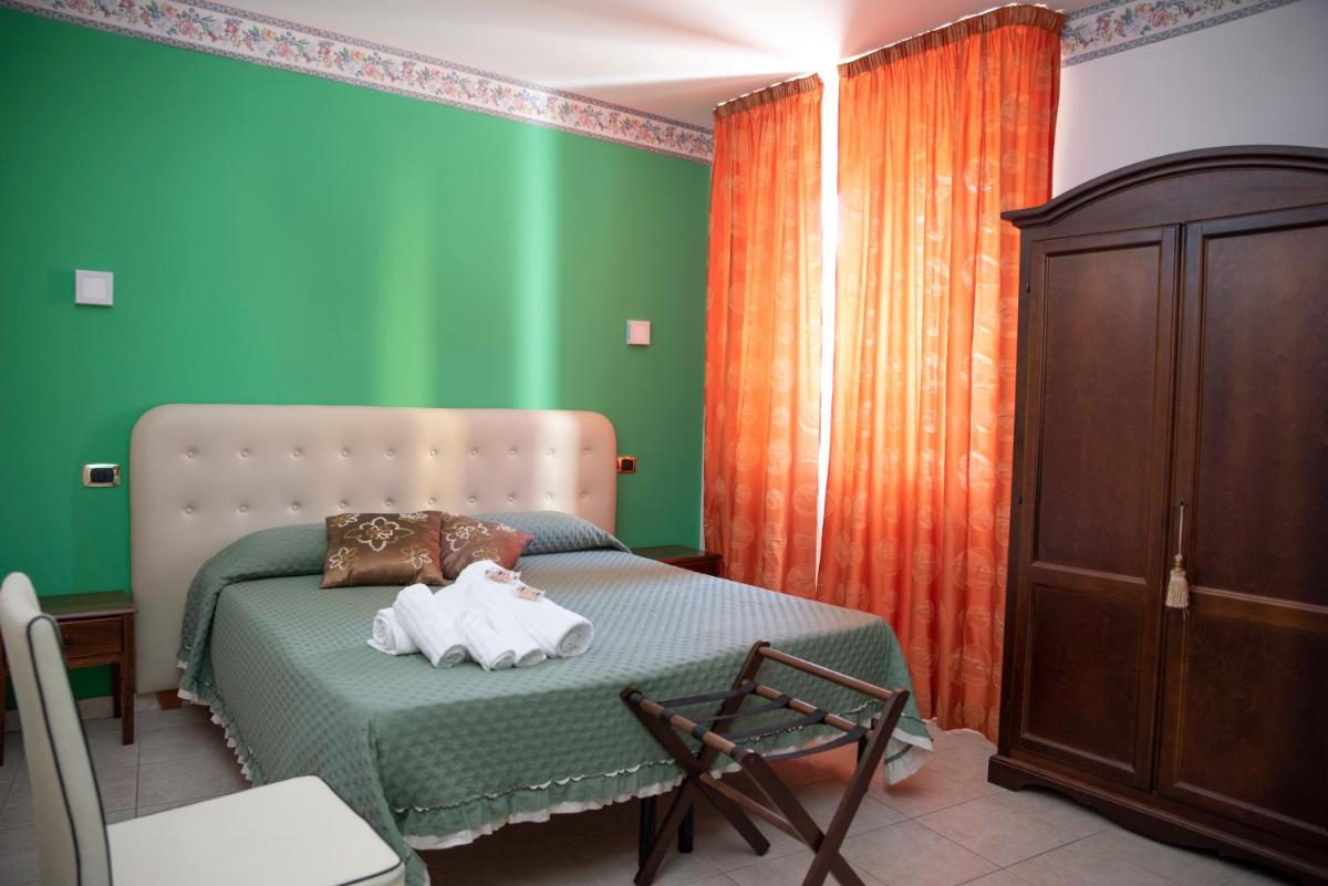 Carlo FiVe - Housity