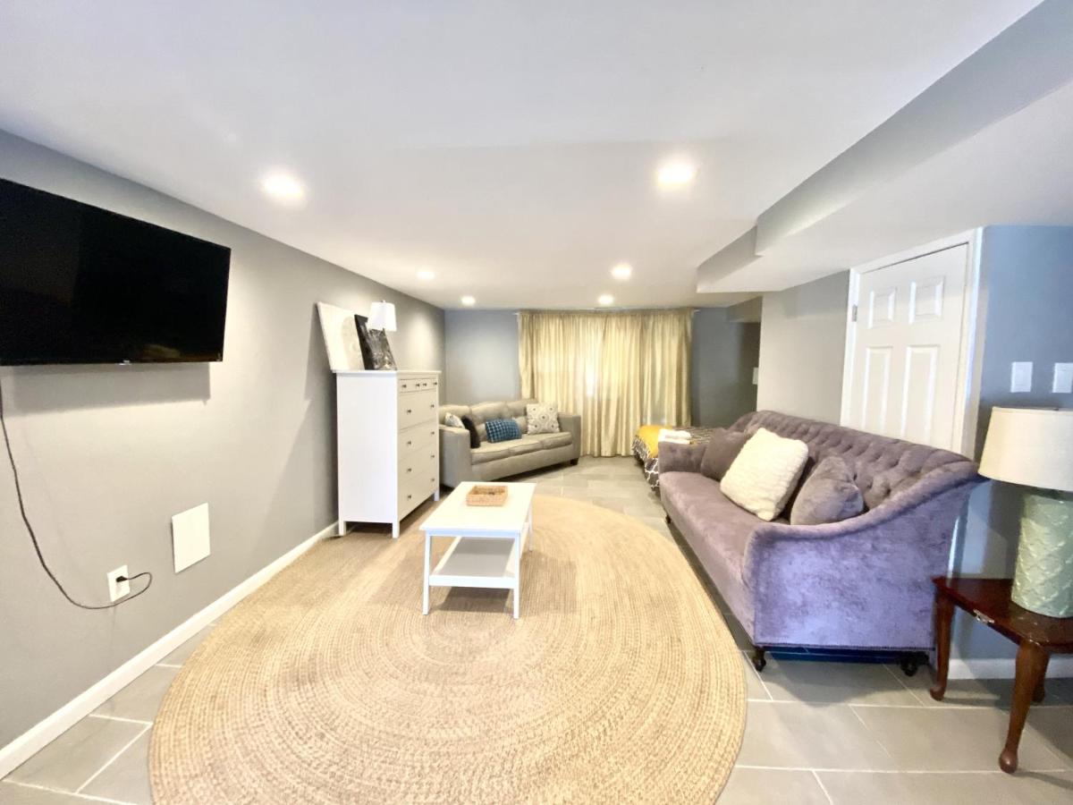 Tuscany 2900 - Classic Italian Style 3BR w Parking near Airport - Housity