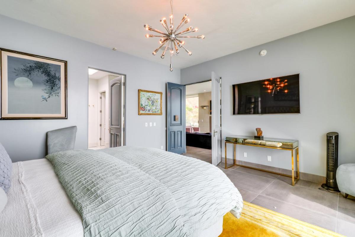 Oceanfront Apartment in Malibu with Beach Access! - Housity