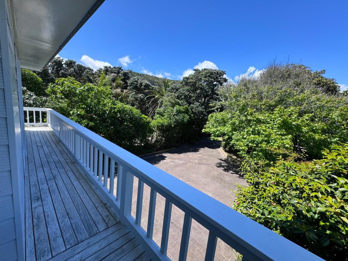 Matarangi Beachfront - Matarangi Holiday Home - Housity