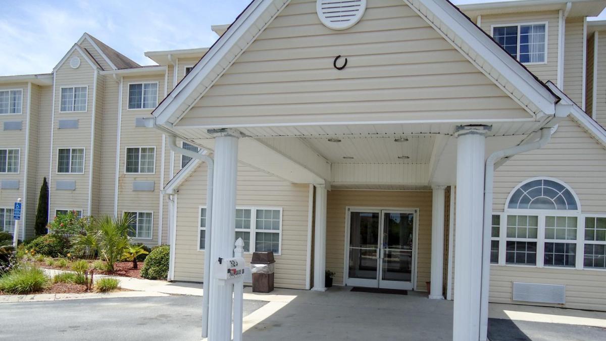 Americas Best Value Inn & Suites Brunswick - Housity