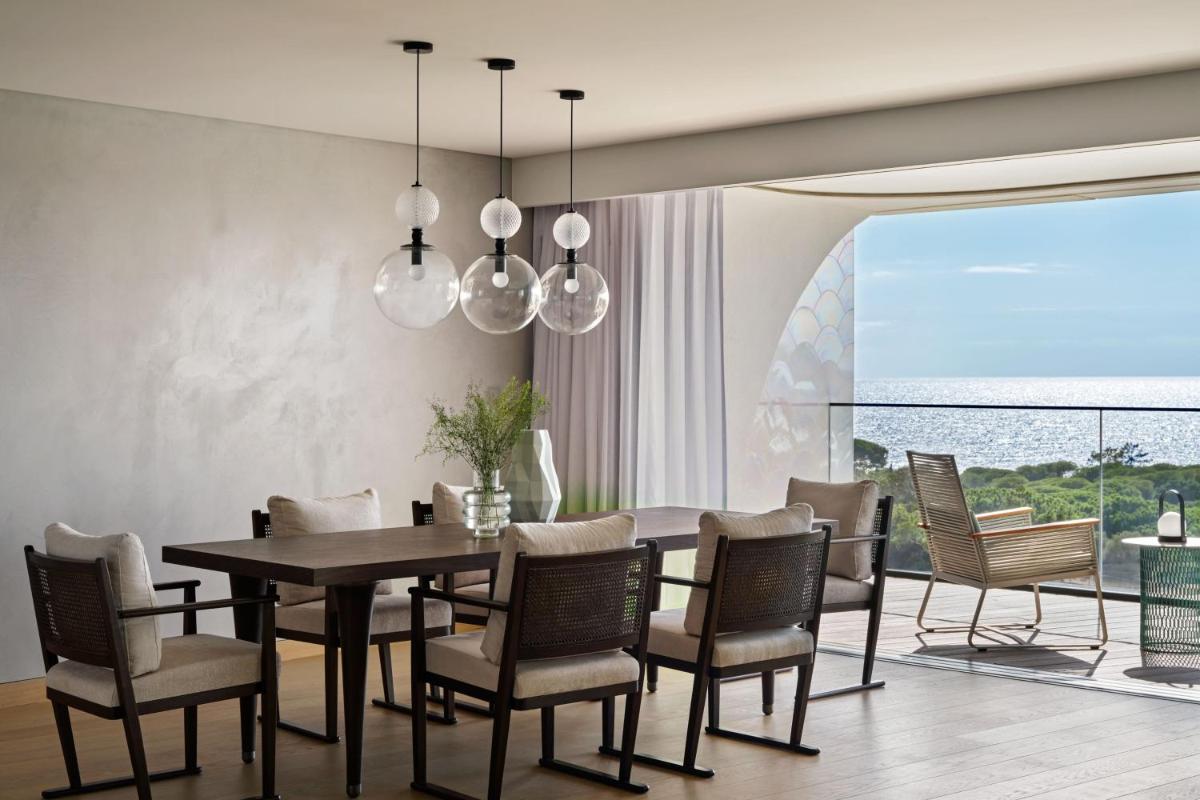 Uma área de estar em W Residences Algarve
