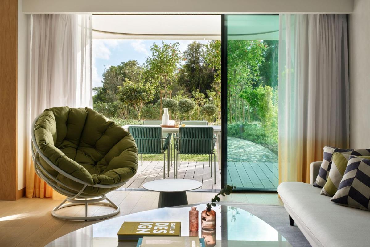 Uma área de estar em W Residences Algarve