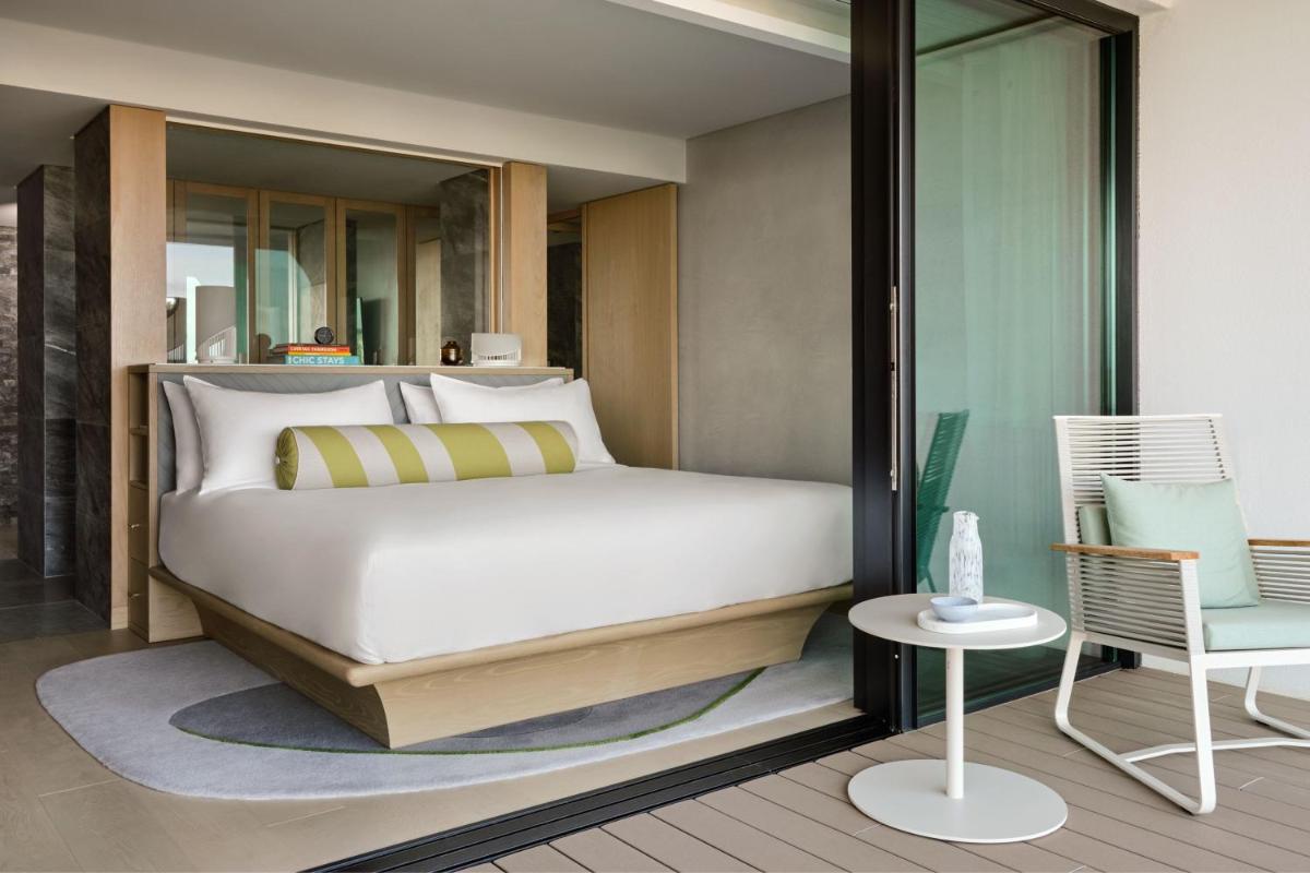 Uma cama ou camas num quarto em W Residences Algarve