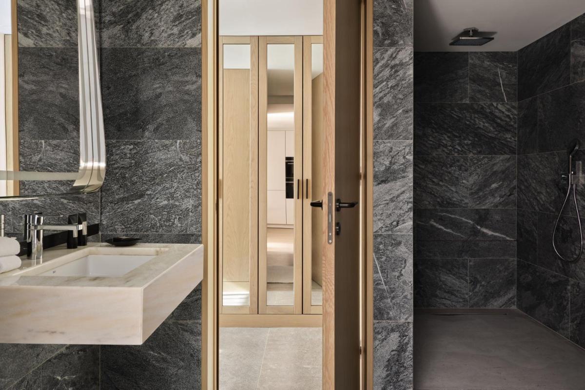 Uma casa de banho em W Residences Algarve