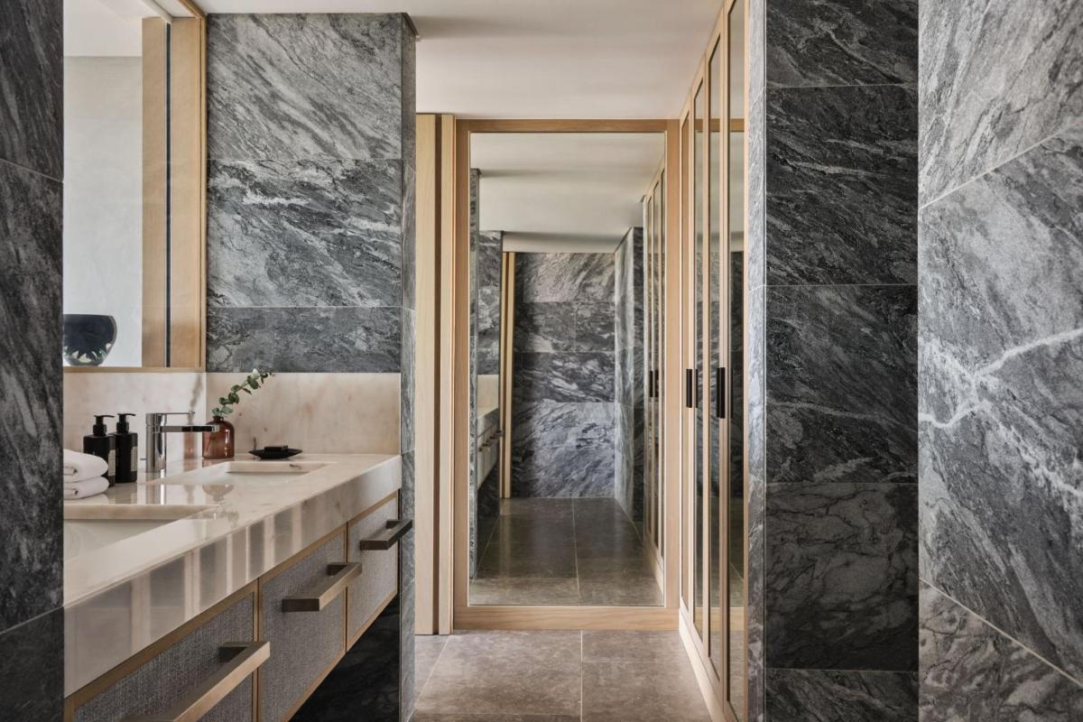 Uma casa de banho em W Residences Algarve