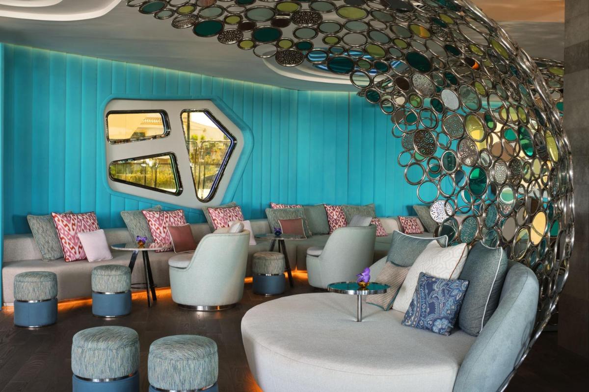 Uma área de estar em W Residences Algarve