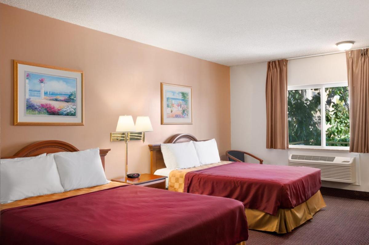 Travelodge by Wyndham Bakersfield - Housity