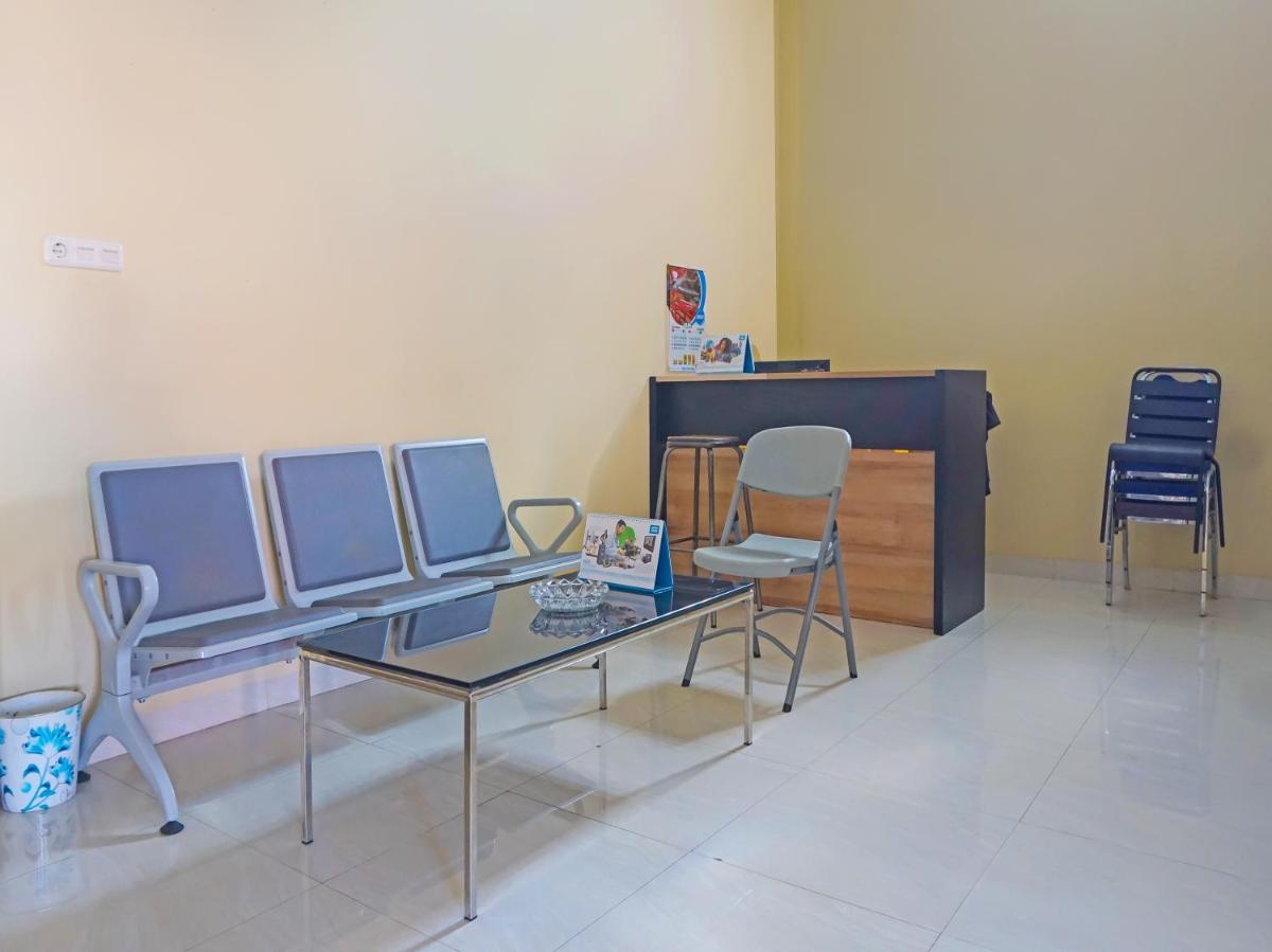 OYO 93414 Wisma Ratu Syariah Near SMP Negeri 2 Watang Pulu - Housity