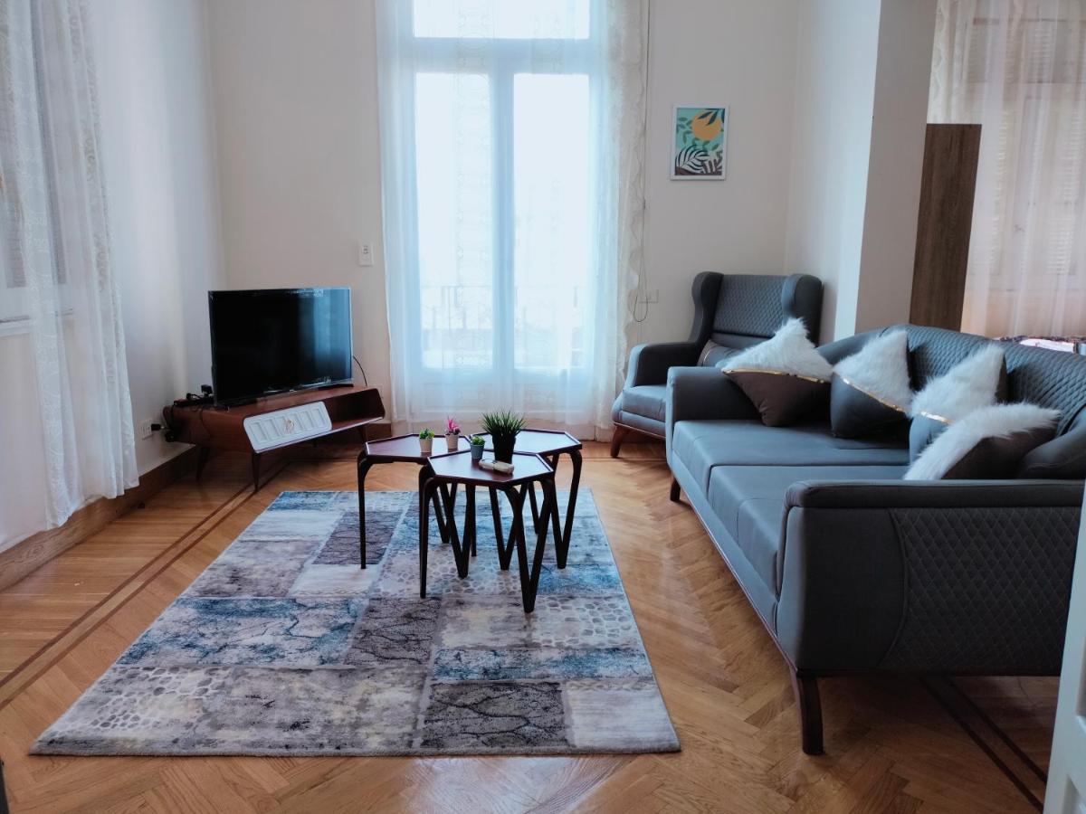 Suitetrails - Royal Apartment in Talaat Harb Downtown Cairo