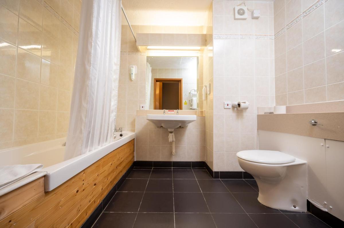 Bridge Inn - Housity