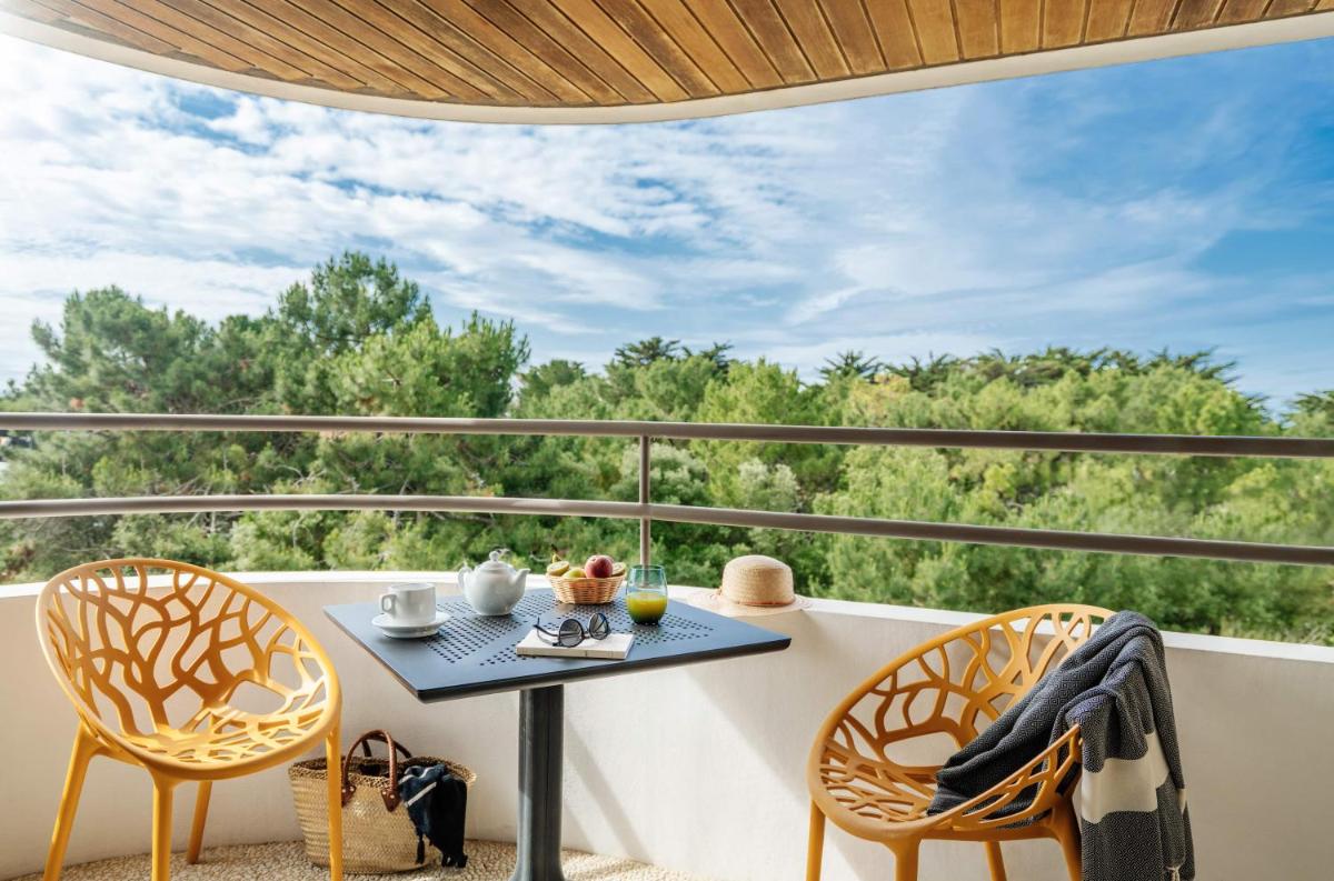 Balcon ou terrasse dans l'établissement Hôtel Valdys Thalasso & Spa - les Pins