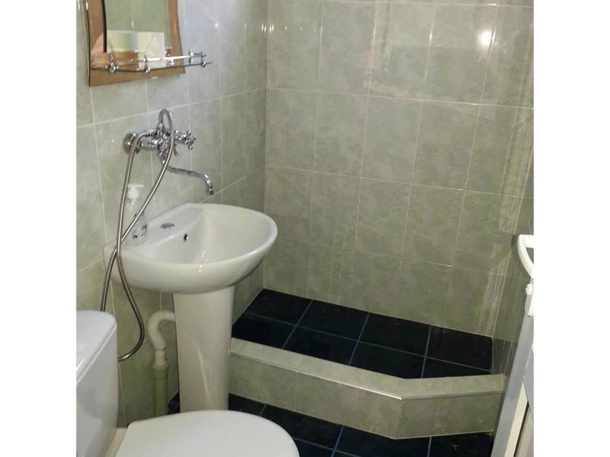 Hotel Nini - Housity