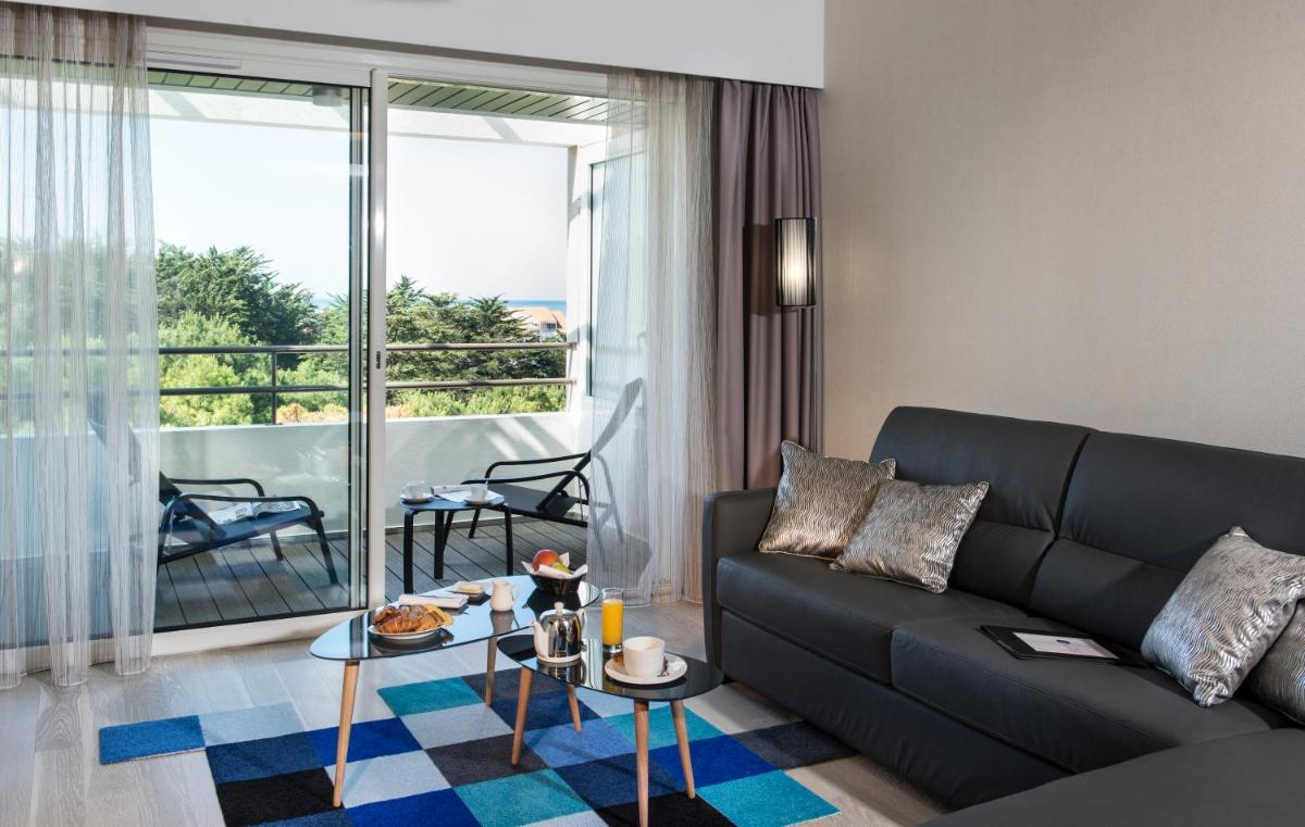 Coin salon dans l'établissement Hôtel Valdys Thalasso & Spa - les Pins