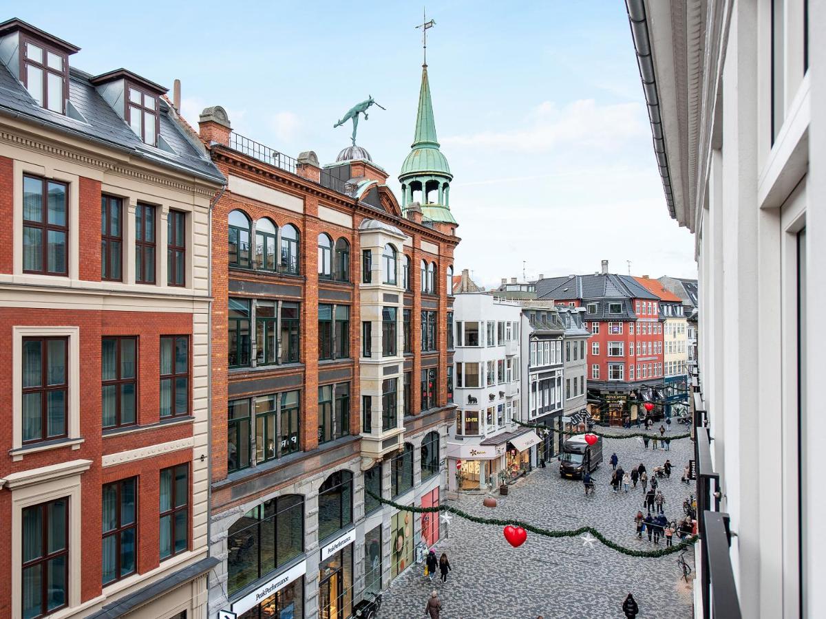 Sanders Leaves - Chic Three-Bedroom Apartment In Downtown Copenhagen - Housity