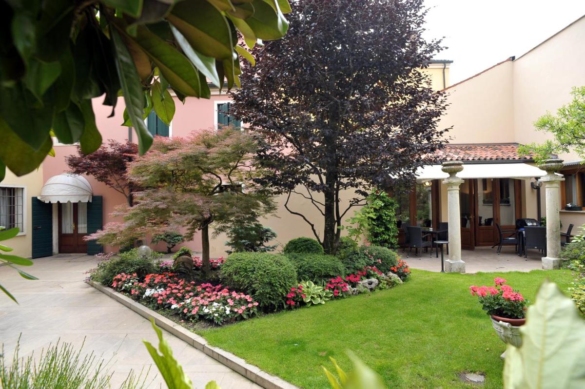 Hotel Aldo Moro - Housity