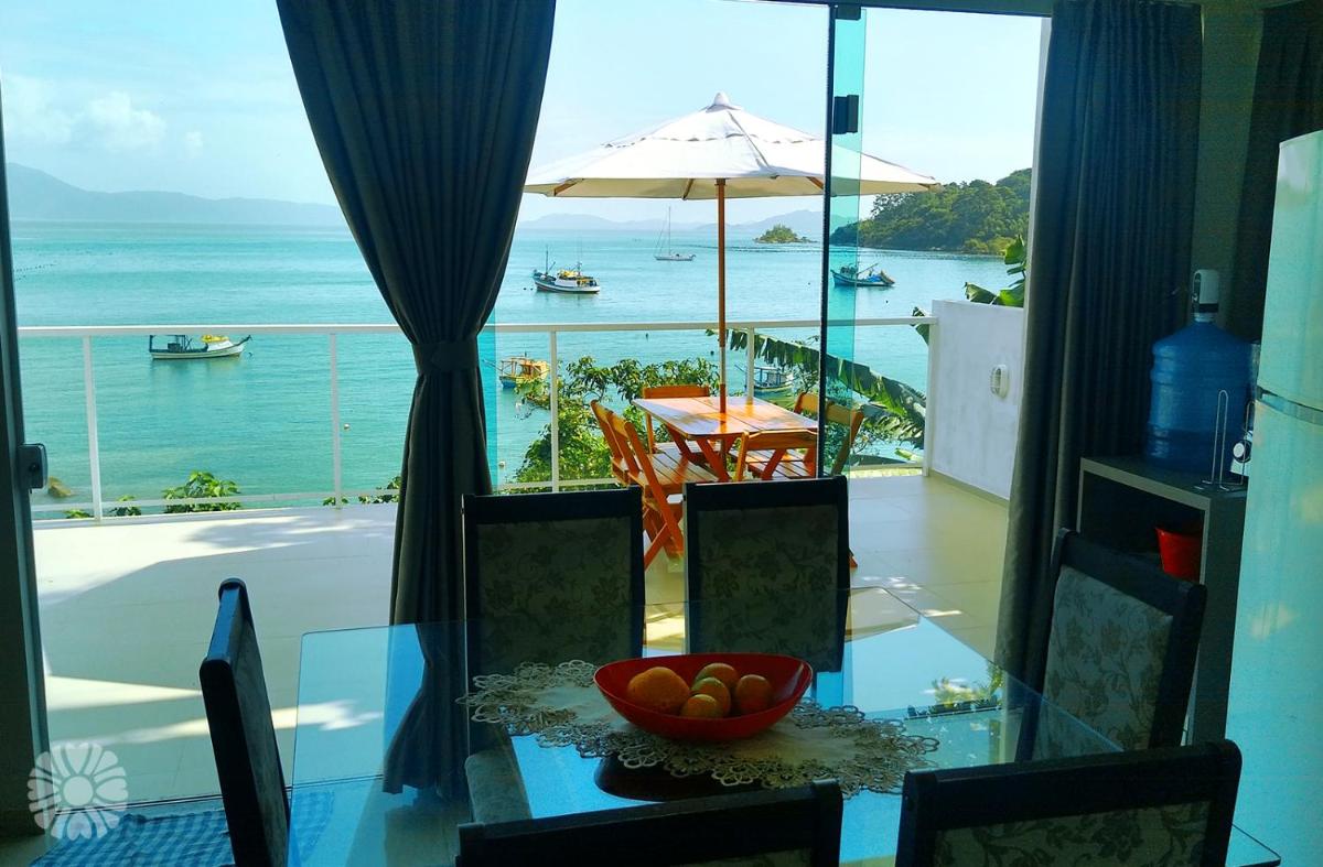 Casa com vista para o mar e acesso exclusivo à praia - Housity