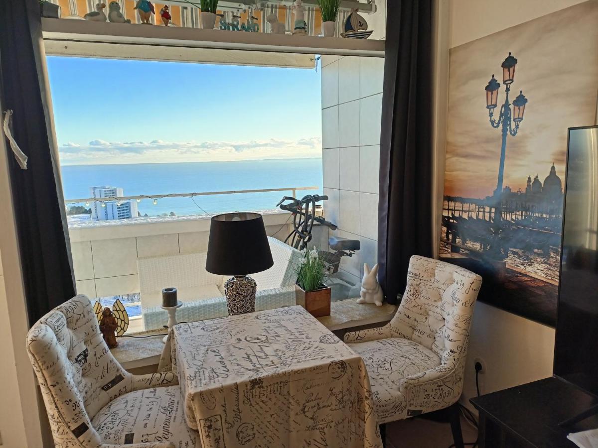 Wohnung mit traumhaftem Meerblick und Schwimmbad - Housity
